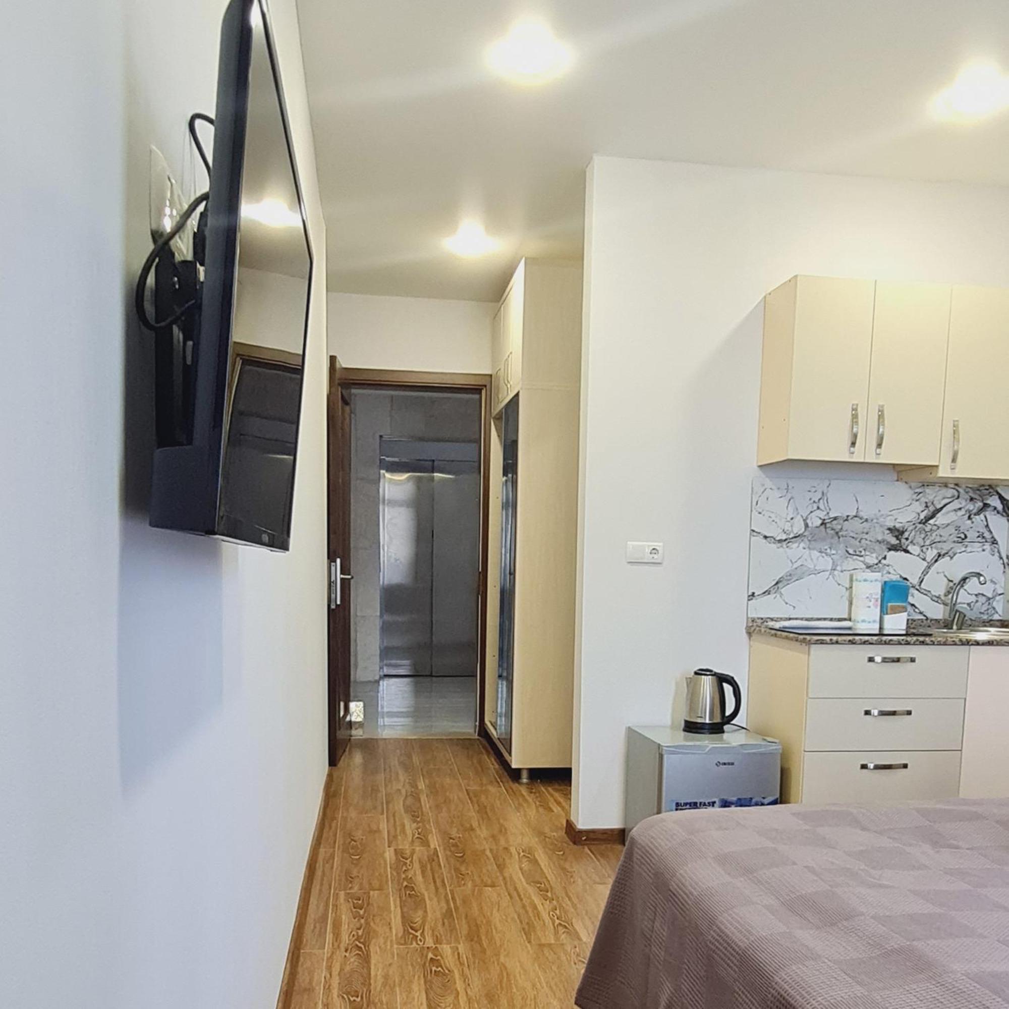 Cozy Excellent Apt#9 Stunning Sea & Mountain Views Free Wi-Fi Equipped for Long Terms Stays view 2