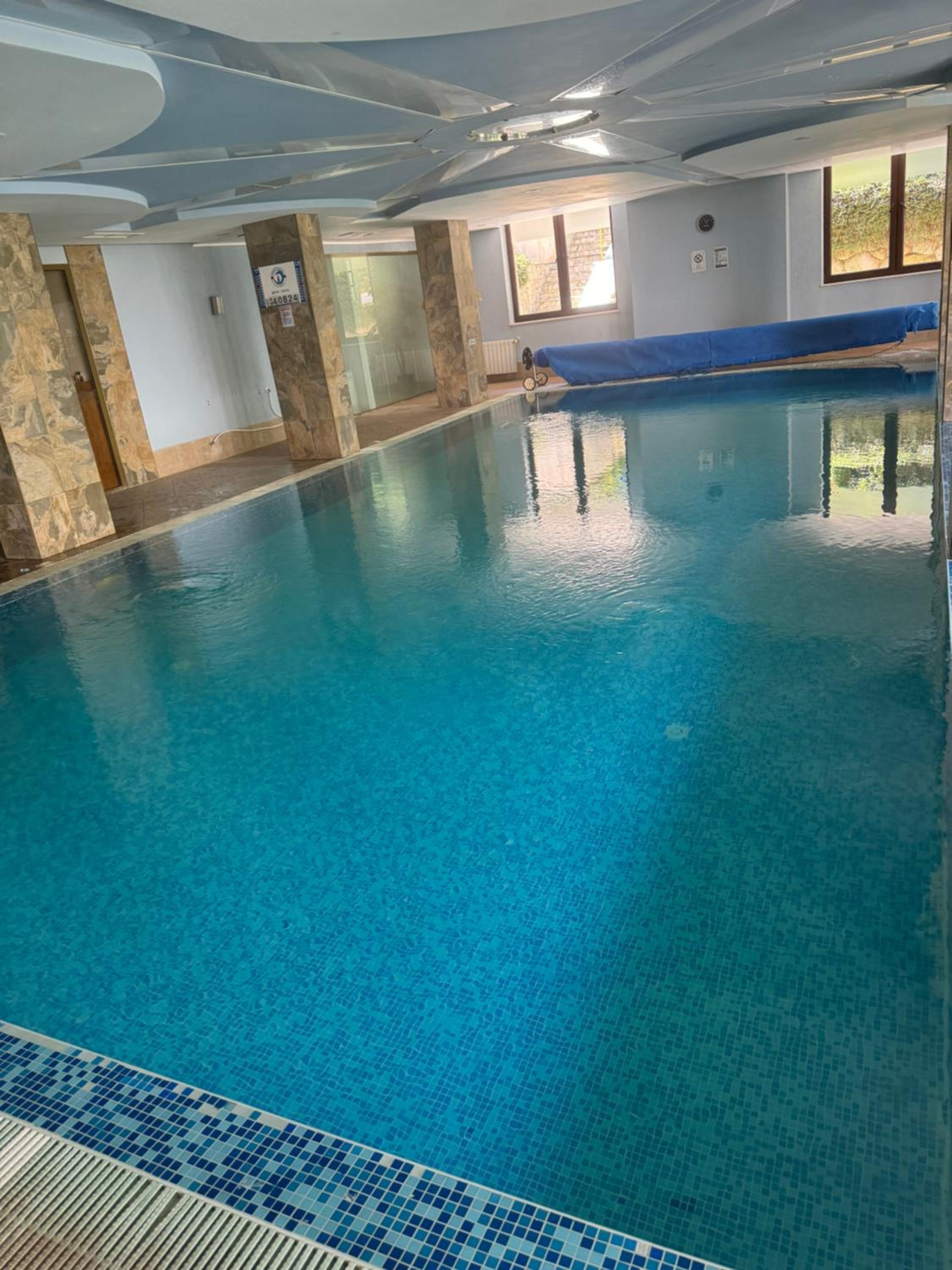 2-bedroom, 2-bathroom with fireplace and garden at Winslow Infinity