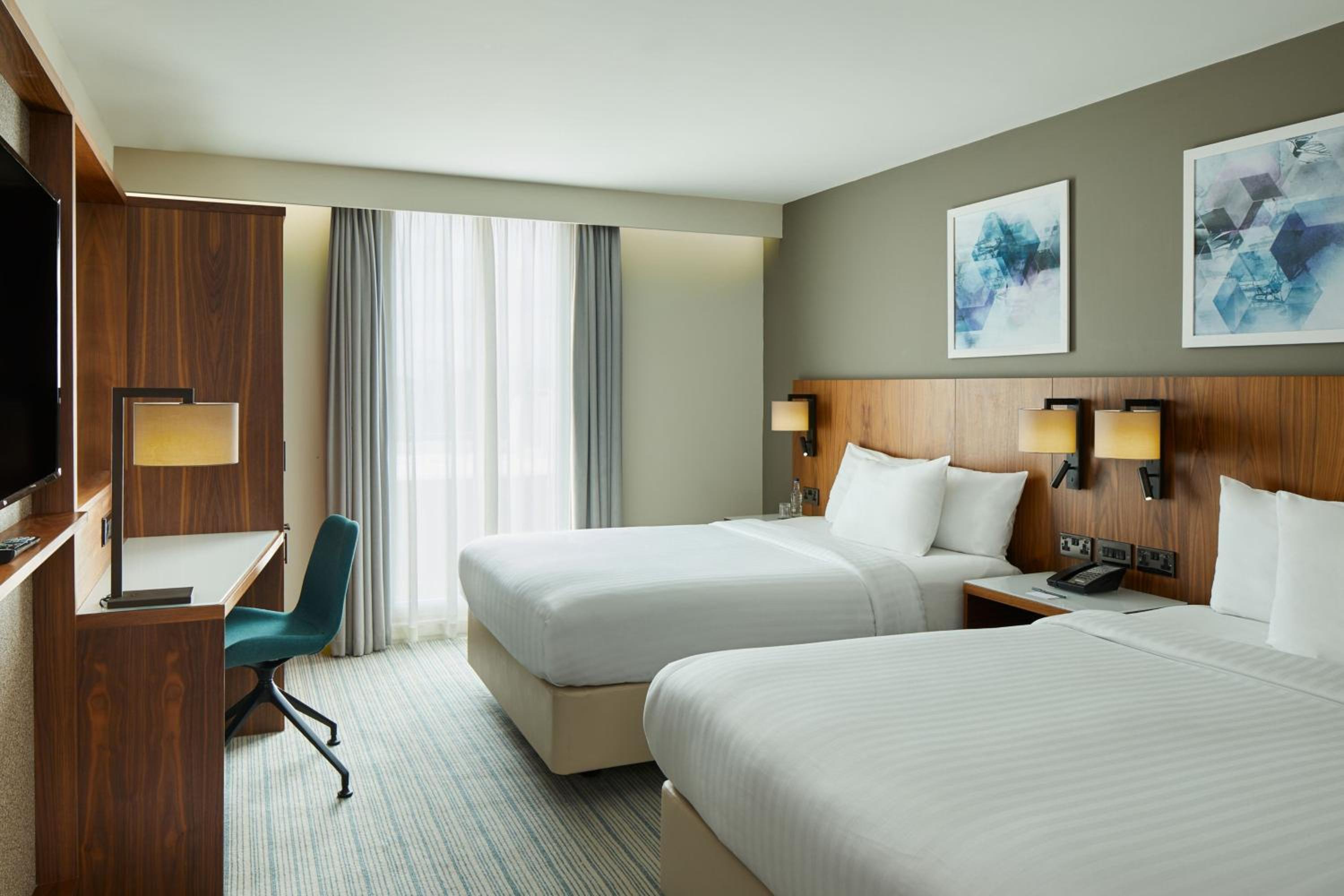 Horley Vacations - Courtyard by Marriott London Gatwick Airport - Property Image 5