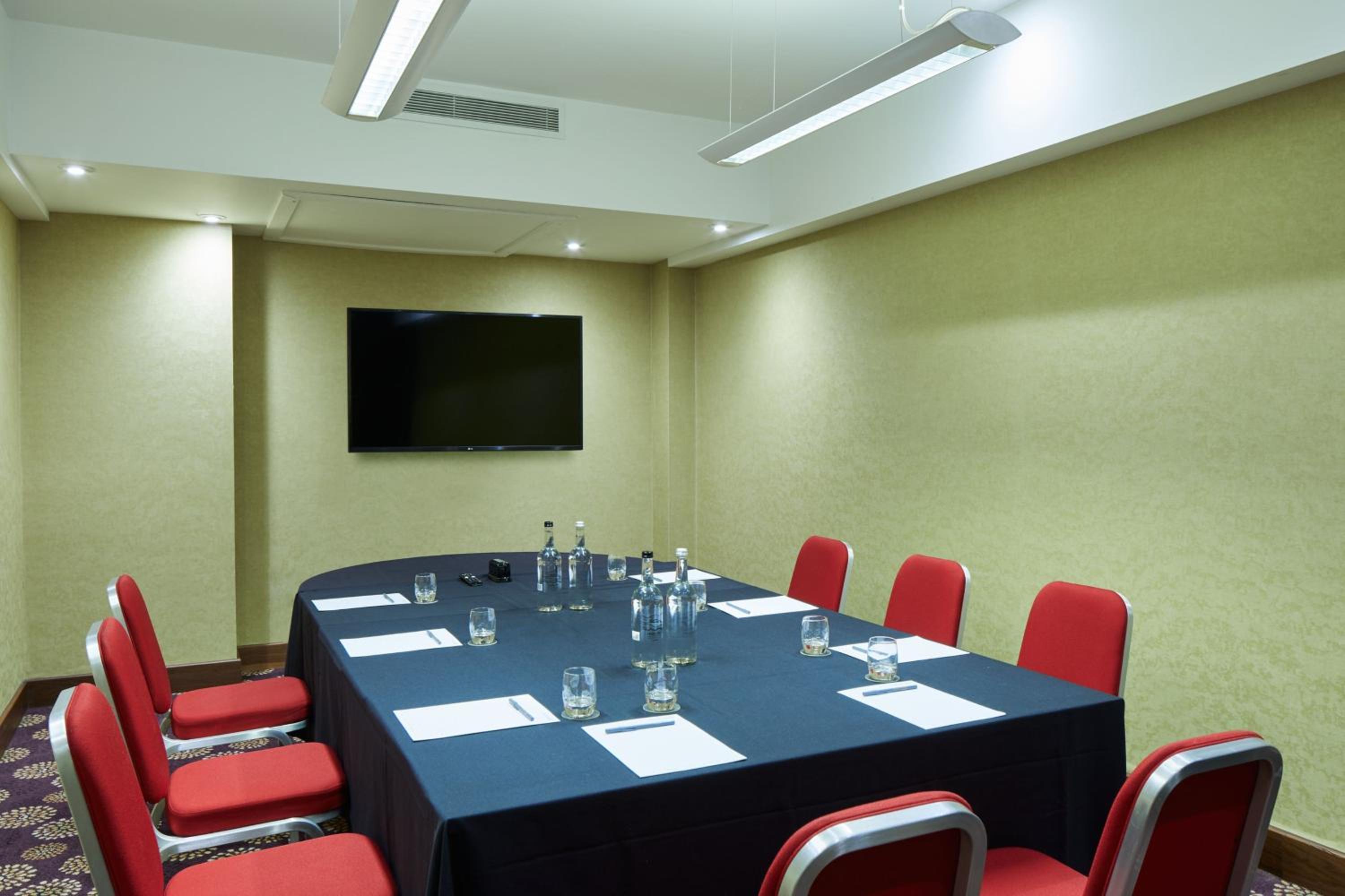 Horley Vacations - Courtyard by Marriott London Gatwick Airport - Property Image 11