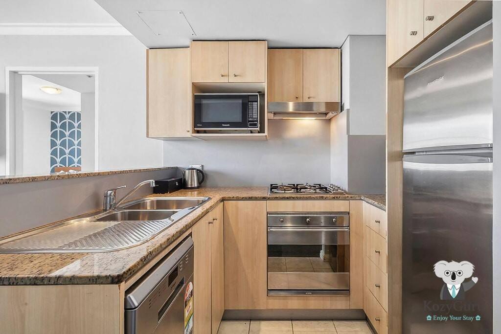 KozyGuru | Central Sydney | 2 Bed 2 Bath City View