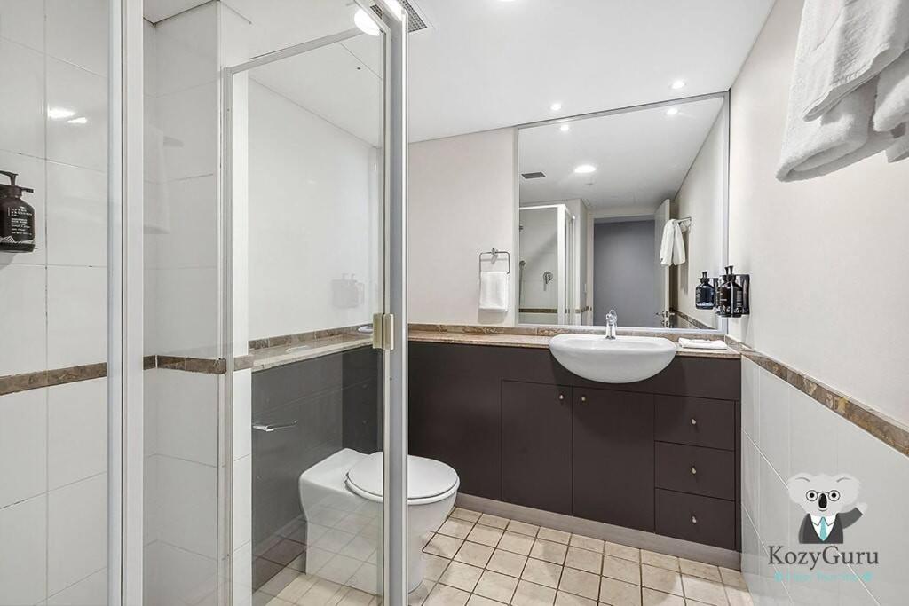 KozyGuru | Central Sydney | 2 Bed 2 Bath City View