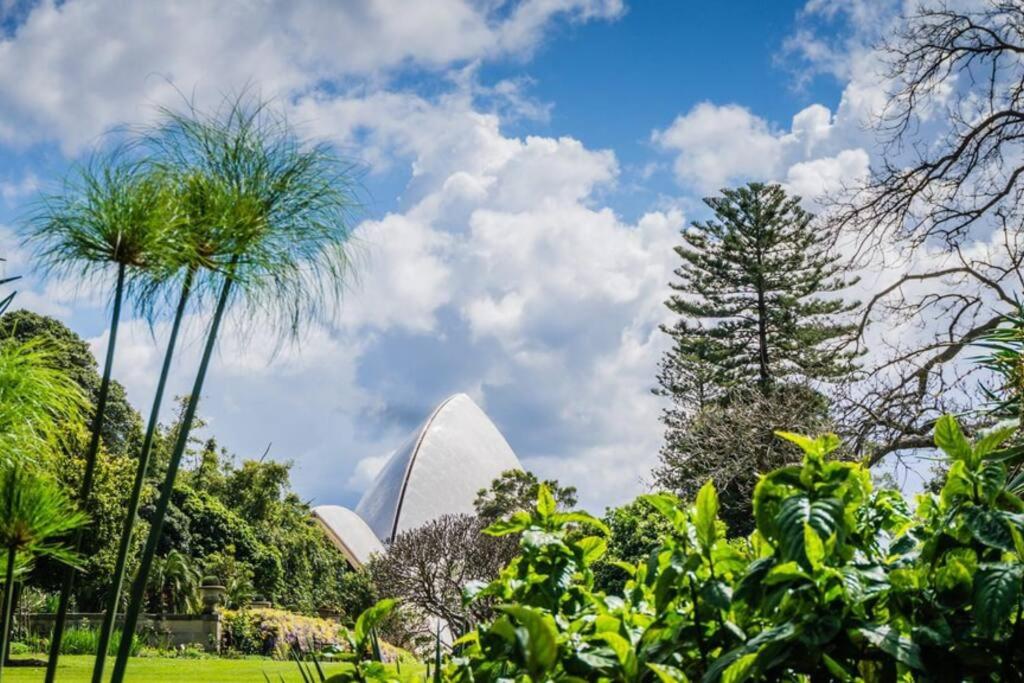 KozyGuru | Central Sydney | 2 Bed 2 Bath City View