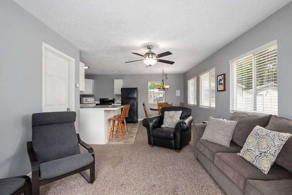 2 Lakefront Cottages with Docks, Bikes, BBQ view 5