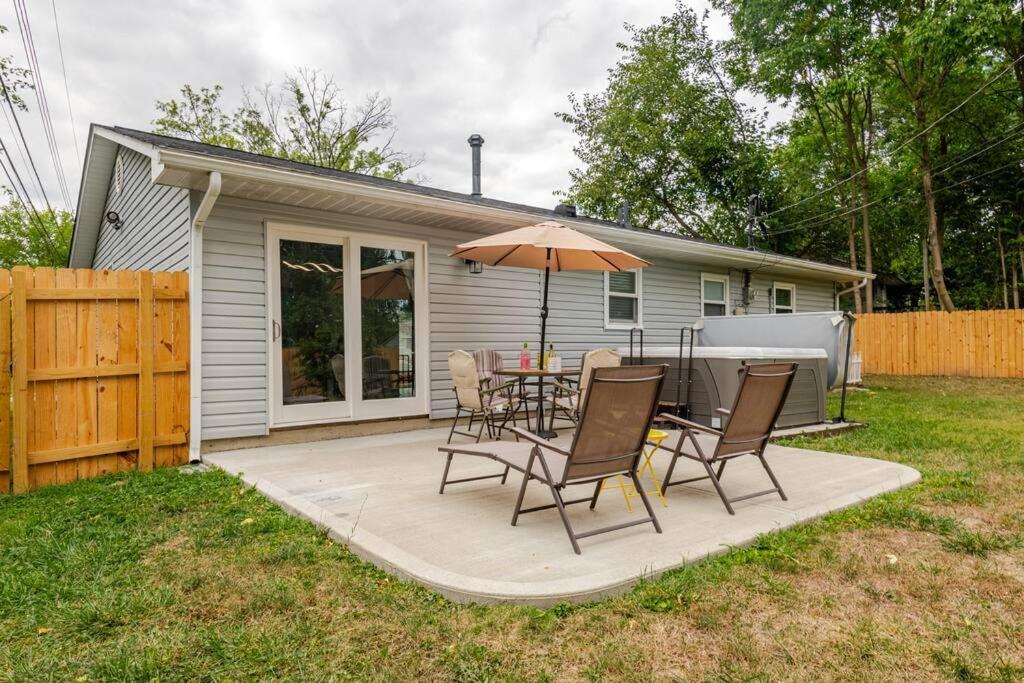 Hotel Ranch-hot Tub-pets-king Bed-fenced Backyard-wifi