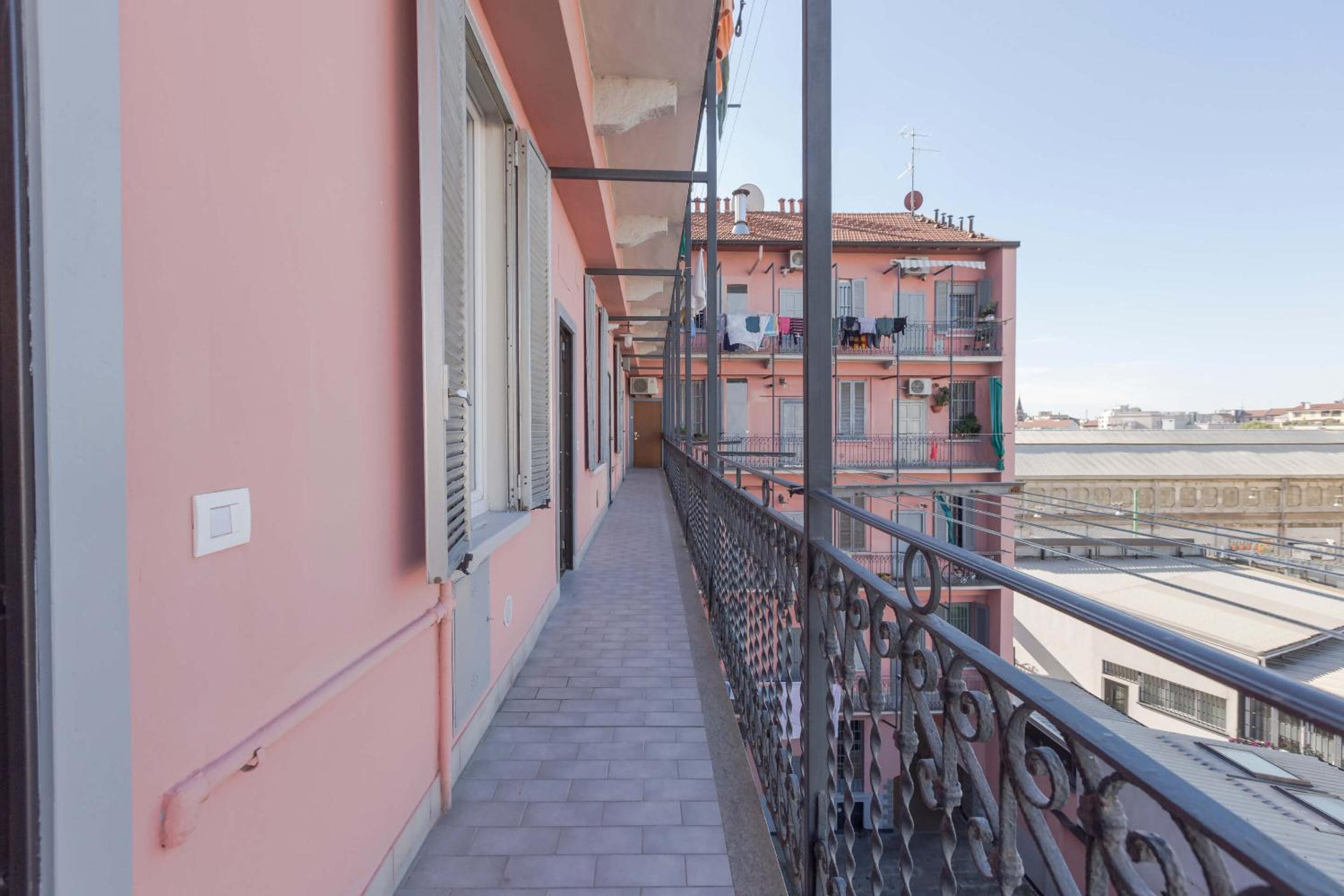 Stylish Studio, Skyline View, Modern Amenities