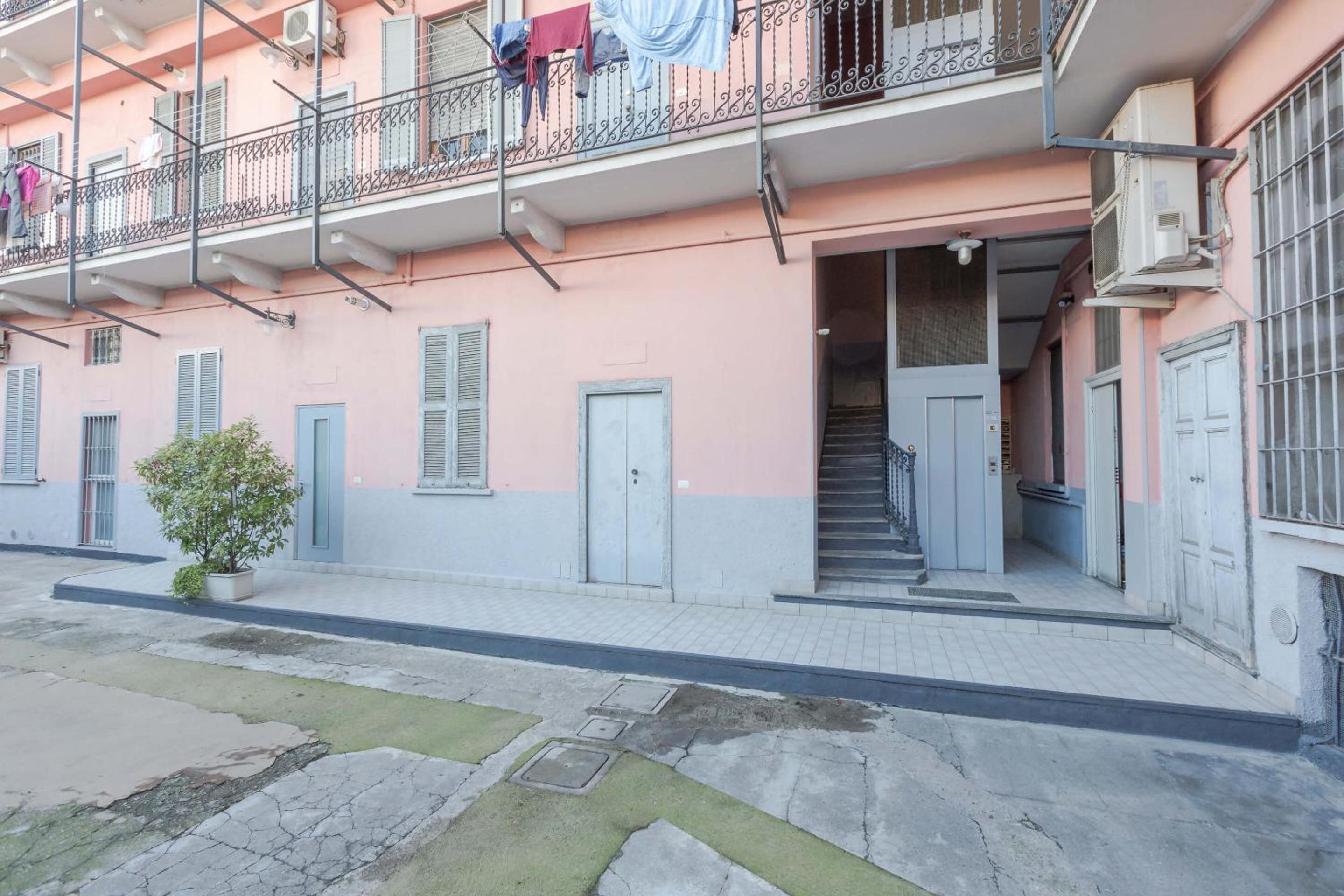 Stylish Studio, Skyline View, Modern Amenities
