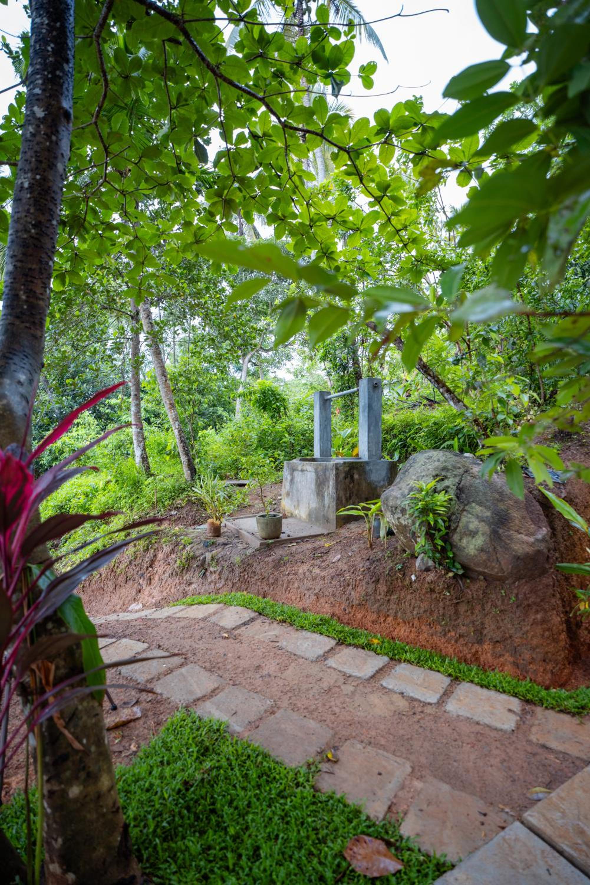 Rhapsody Villa by The Lake