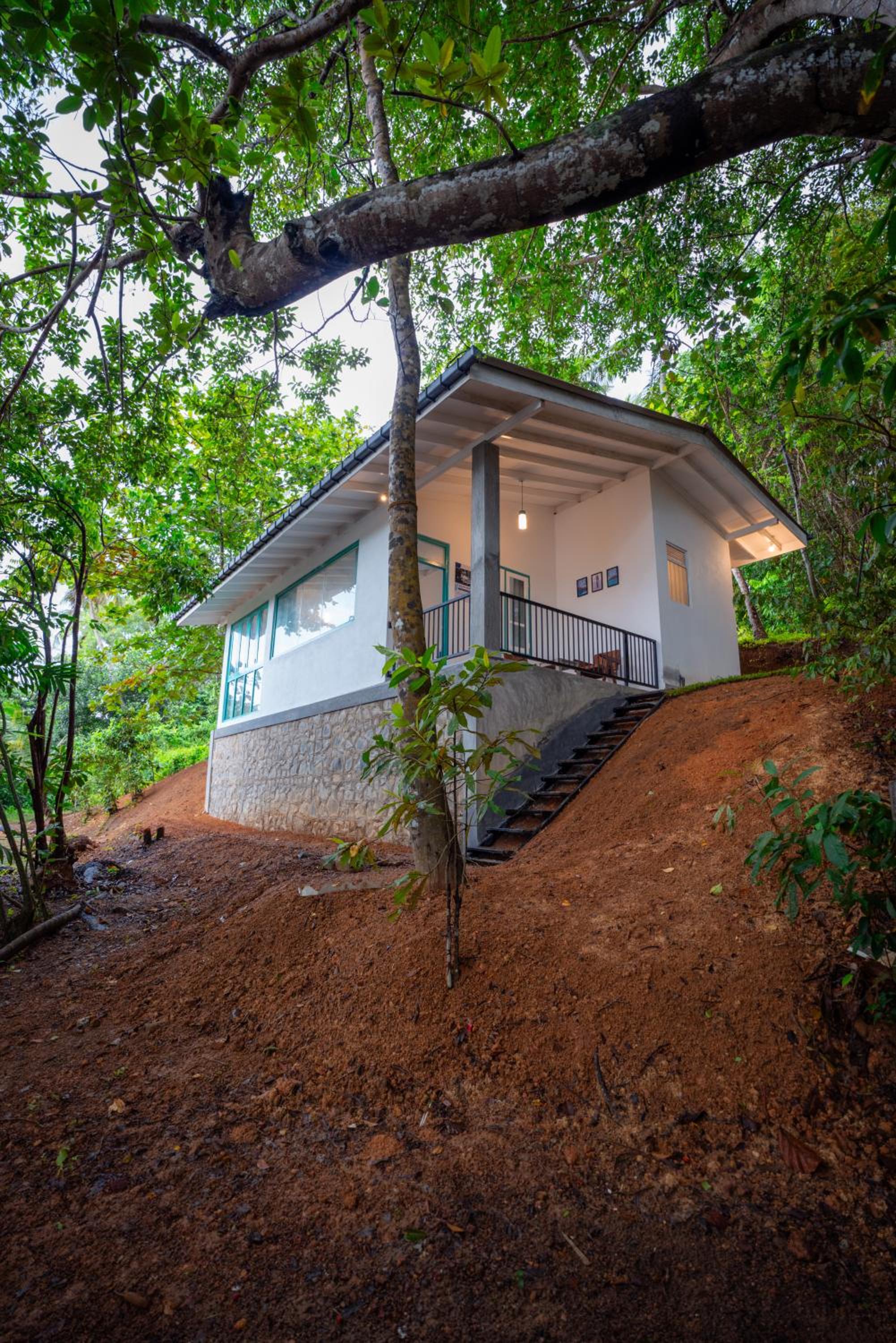 Rhapsody Villa by The Lake