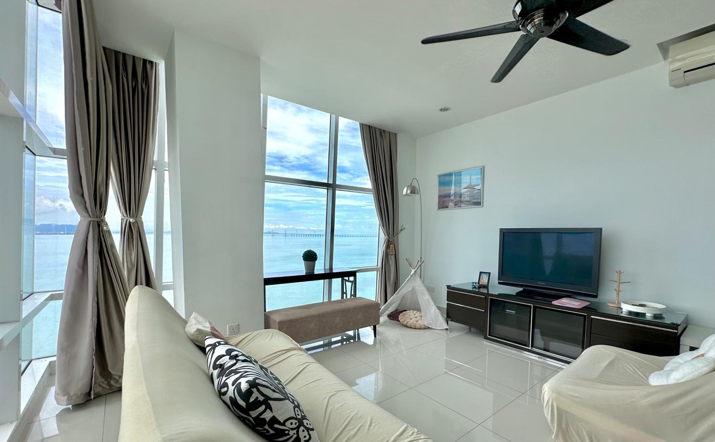 Maritime Seaview Comfy Suite Penang with TVbox,Pool,Freewifi,2-8pax photo 2