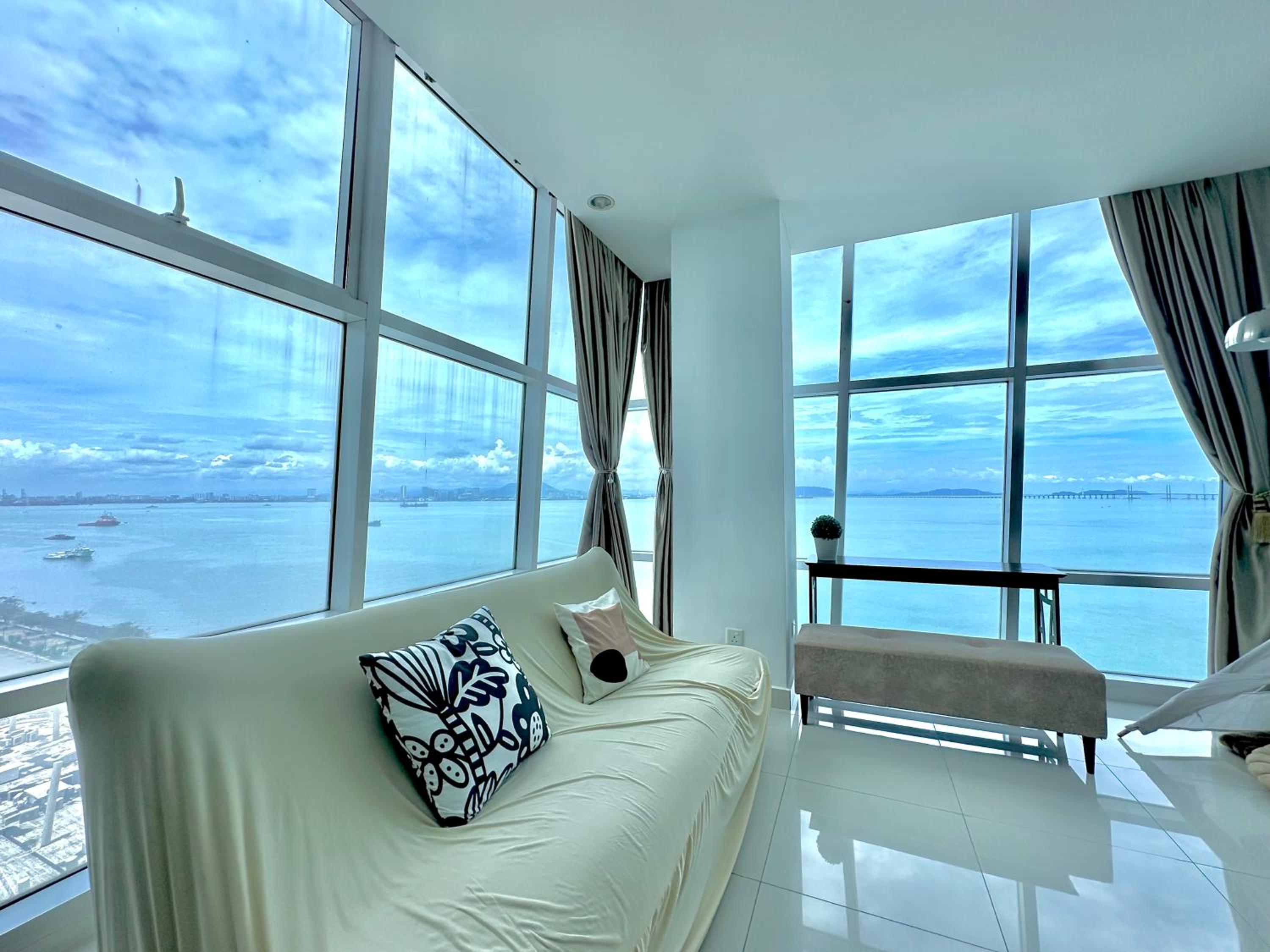 Maritime Seaview Comfy Suite Penang with TVbox,Pool,Freewifi,2-8pax photo 6