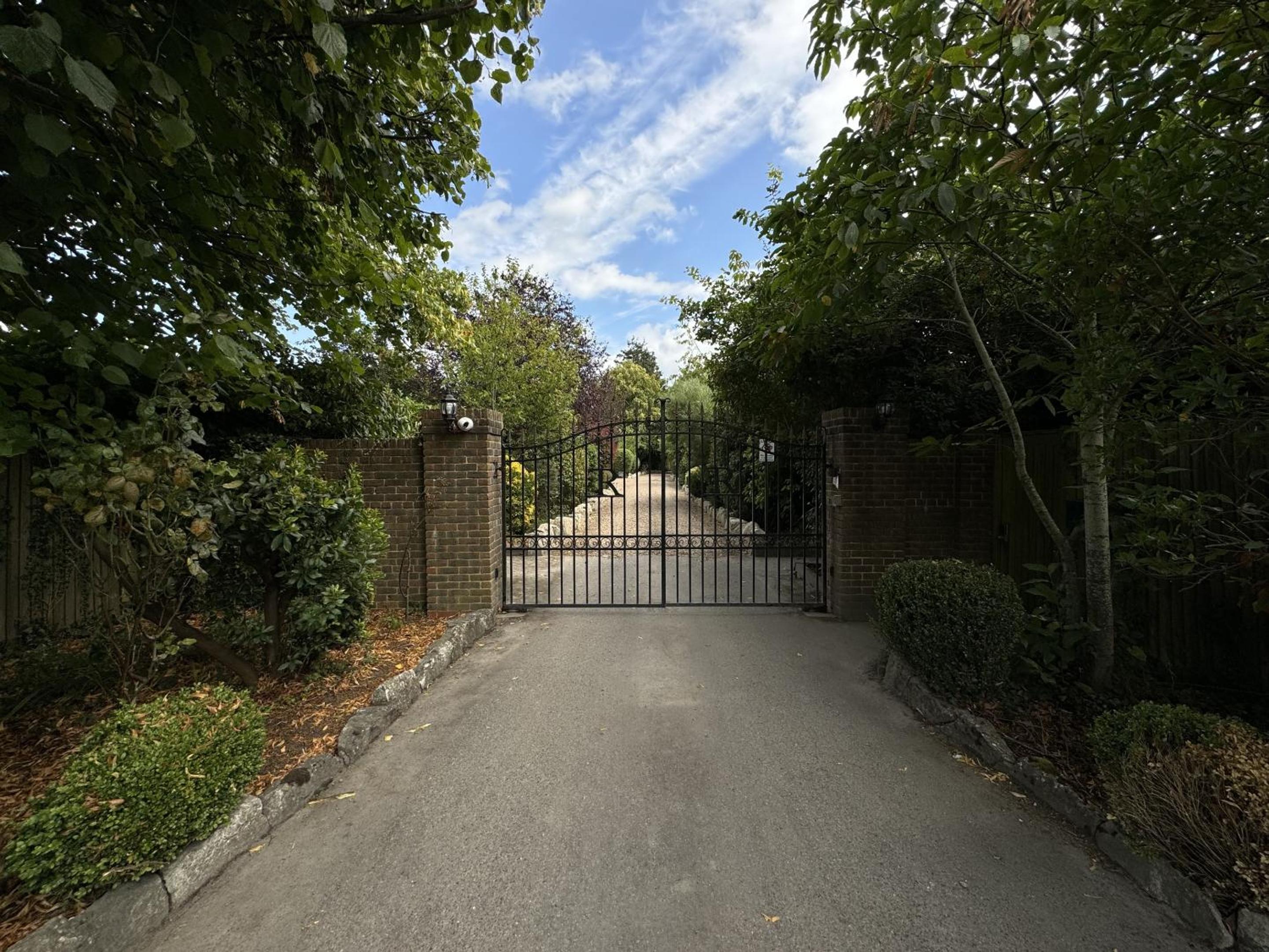 Hookwood Lodge