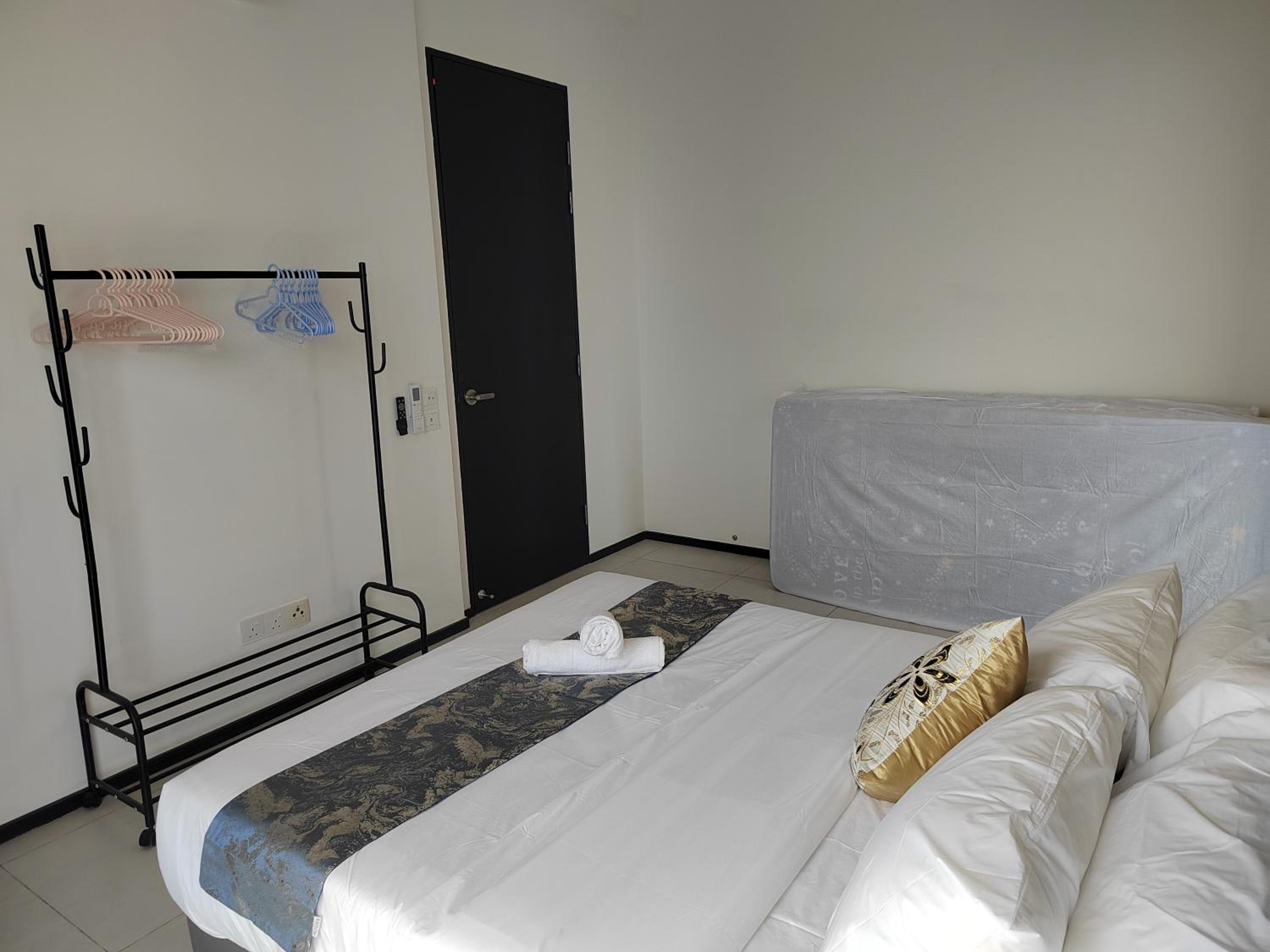 Seaview Infinity Pool , 40th , 9pax, 3Rooms 2Carpark photo 3