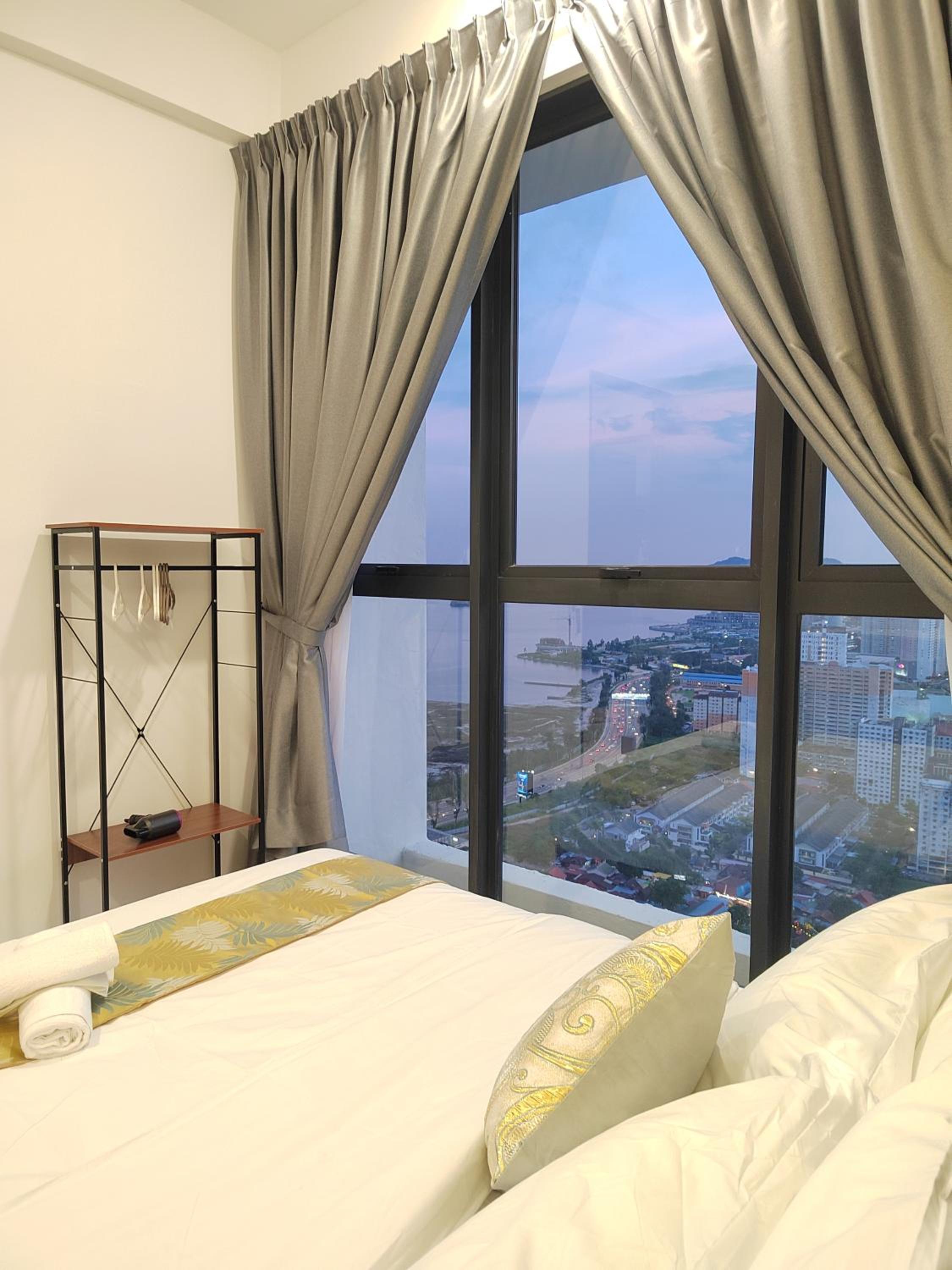 Seaview Infinity Pool , 40th , 9pax, 3Rooms 2Carpark photo 6