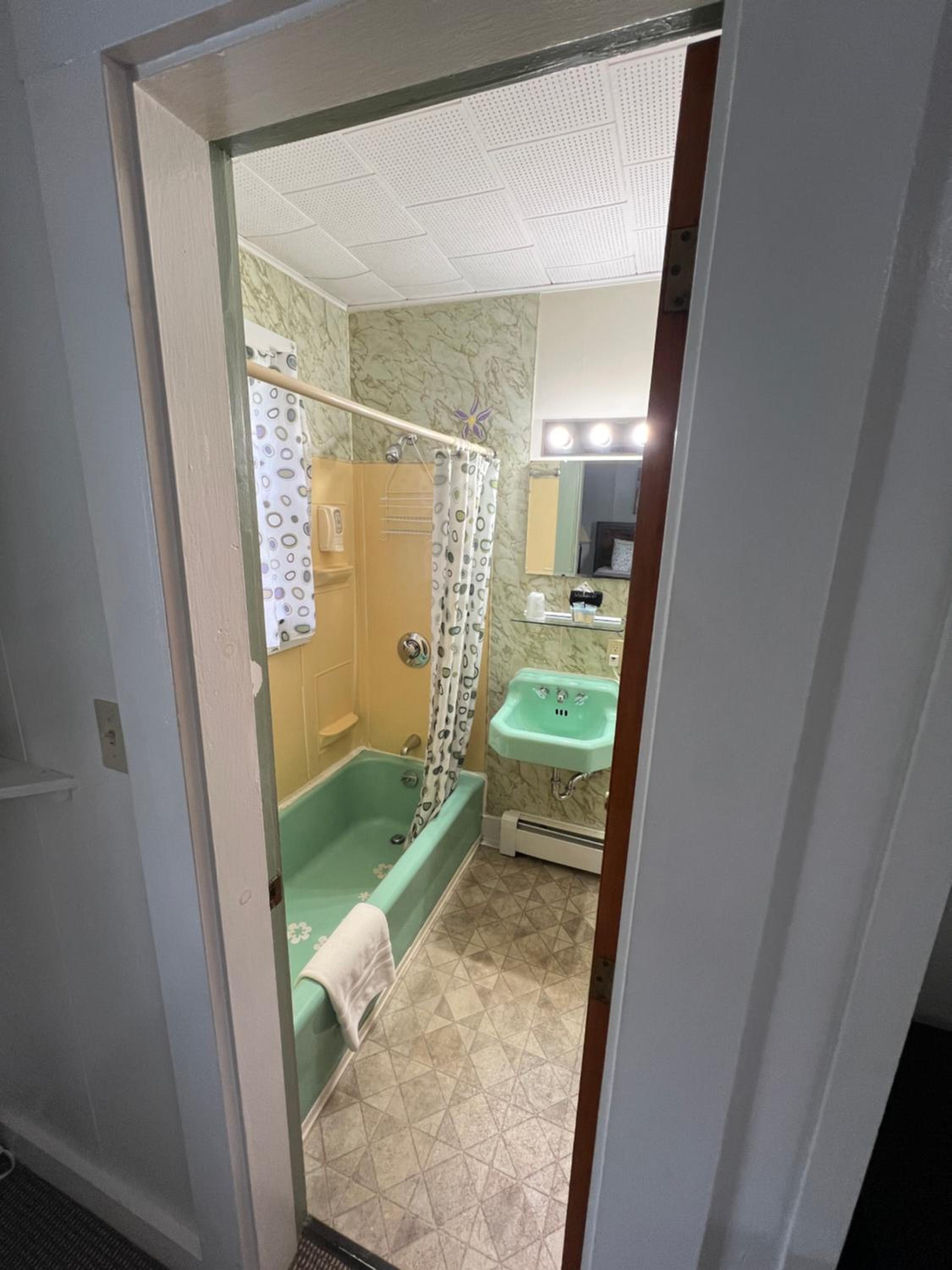 Profile Deluxe Motel