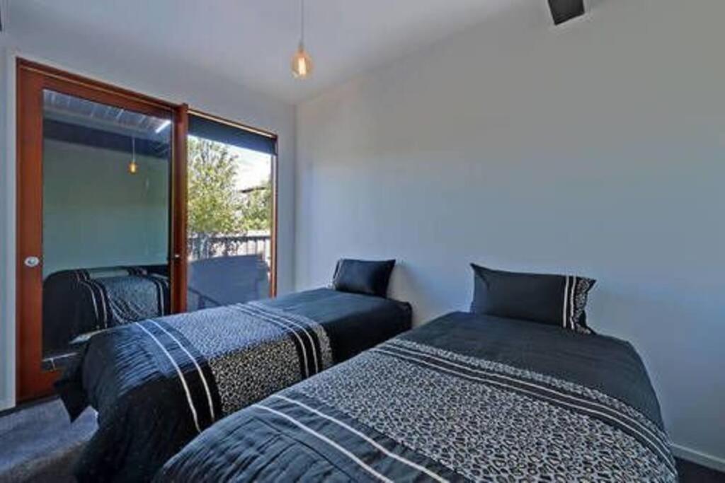 AMAZING 5-Star WATERFRONT RETREAT ON THE RIVERWALK