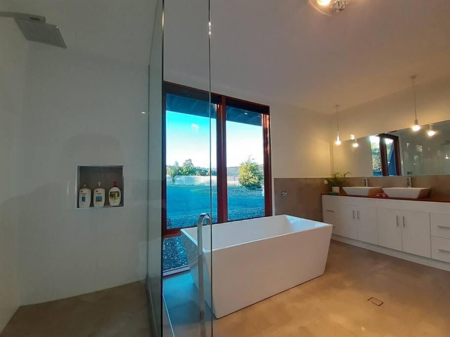 AMAZING 5-Star WATERFRONT RETREAT ON THE RIVERWALK