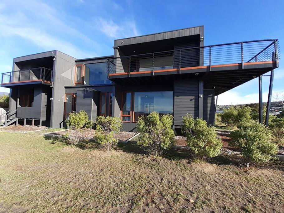 AMAZING 5-Star WATERFRONT RETREAT ON THE RIVERWALK