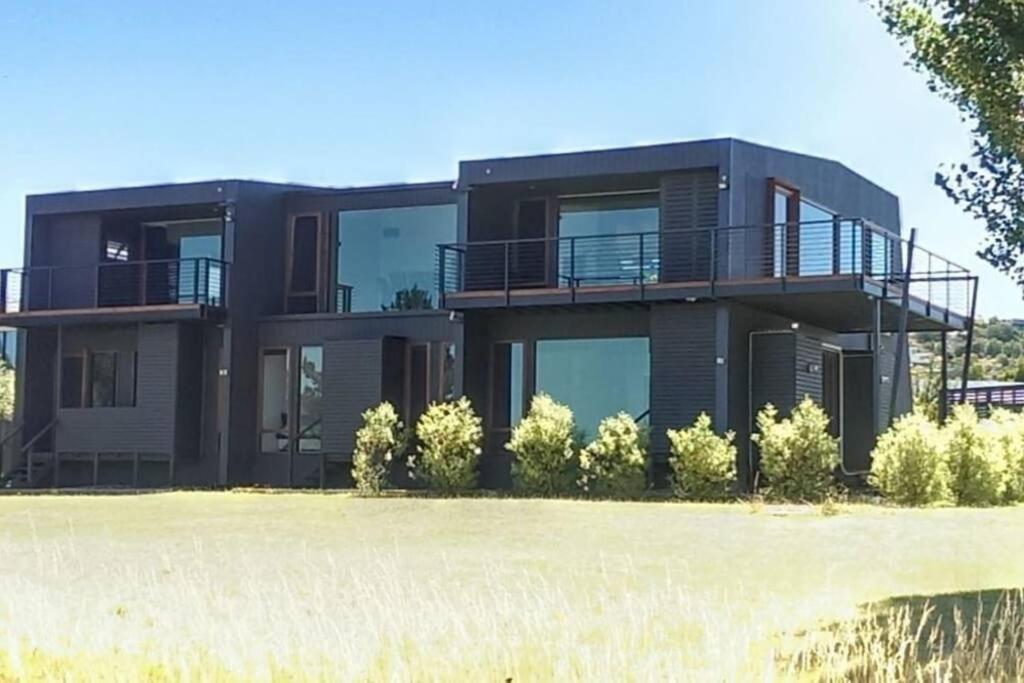 AMAZING 5-Star WATERFRONT RETREAT ON THE RIVERWALK