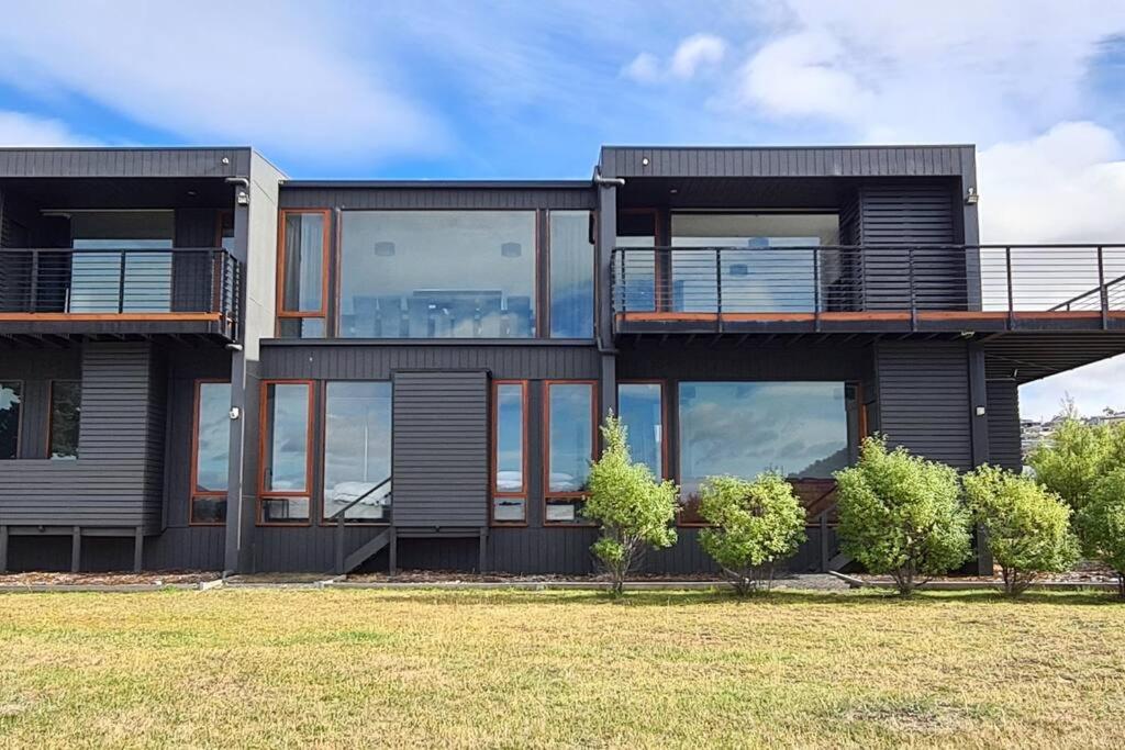 AMAZING 5-Star WATERFRONT RETREAT ON THE RIVERWALK