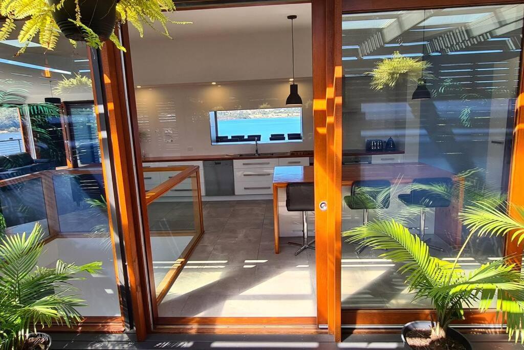 AMAZING 5-Star WATERFRONT RETREAT ON THE RIVERWALK