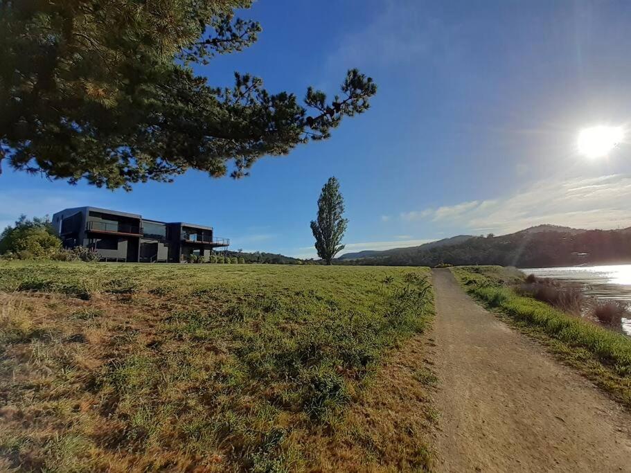 AMAZING 5-Star WATERFRONT RETREAT ON THE RIVERWALK