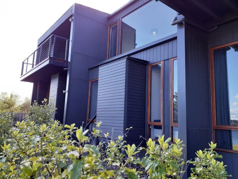 AMAZING 5-Star WATERFRONT RETREAT ON THE RIVERWALK