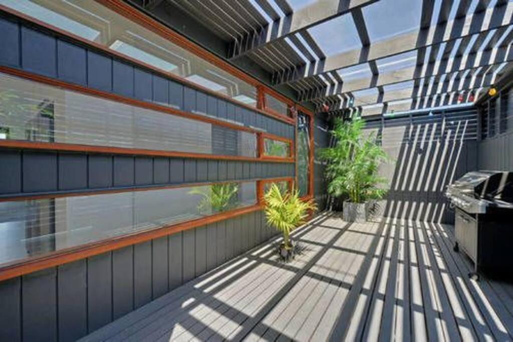 AMAZING 5-Star WATERFRONT RETREAT ON THE RIVERWALK