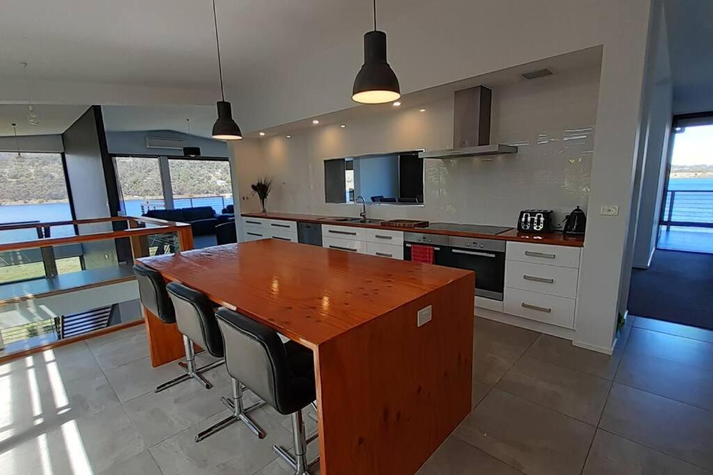 AMAZING 5-Star WATERFRONT RETREAT ON THE RIVERWALK