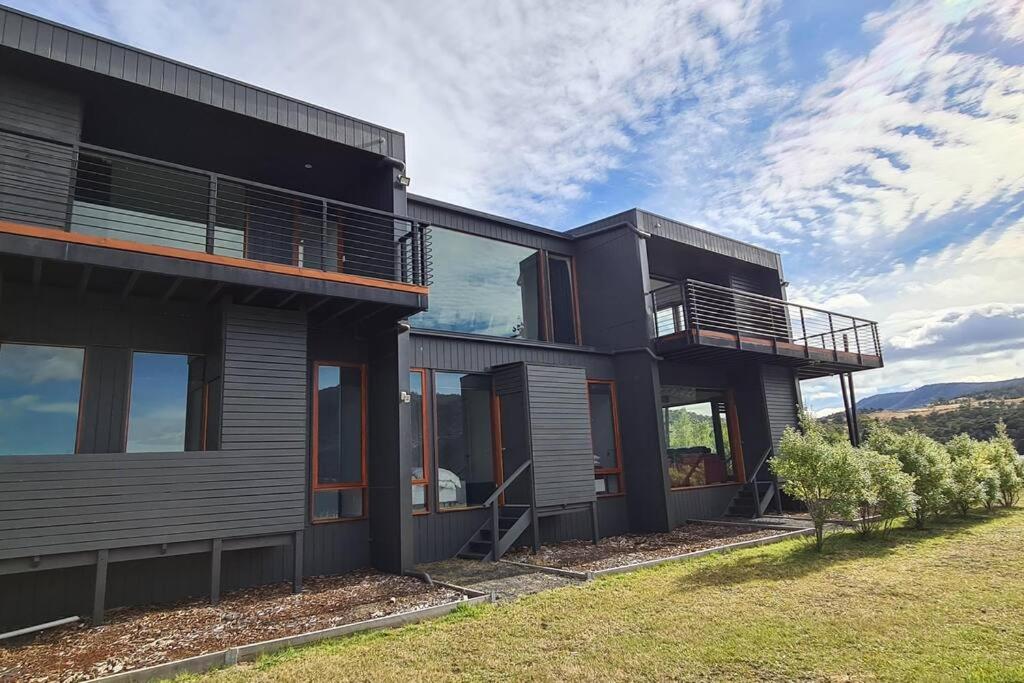 AMAZING 5-Star WATERFRONT RETREAT ON THE RIVERWALK