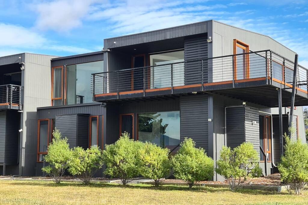 AMAZING 5-Star WATERFRONT RETREAT ON THE RIVERWALK
