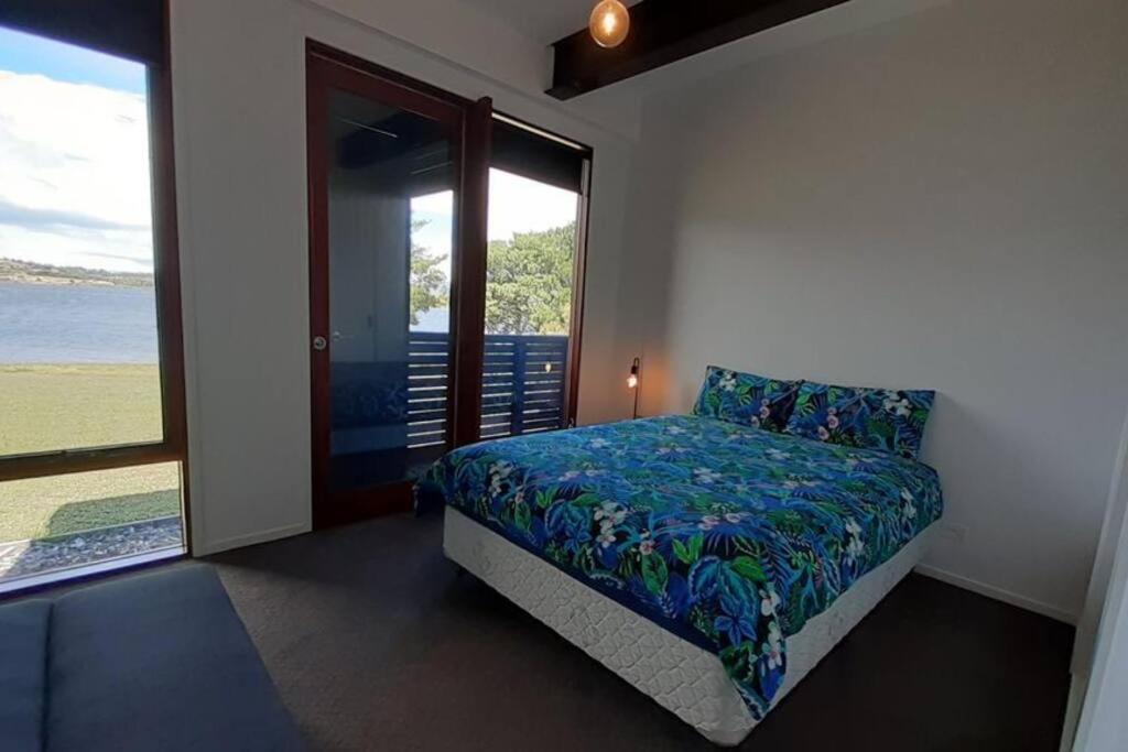 AMAZING 5-Star WATERFRONT RETREAT ON THE RIVERWALK