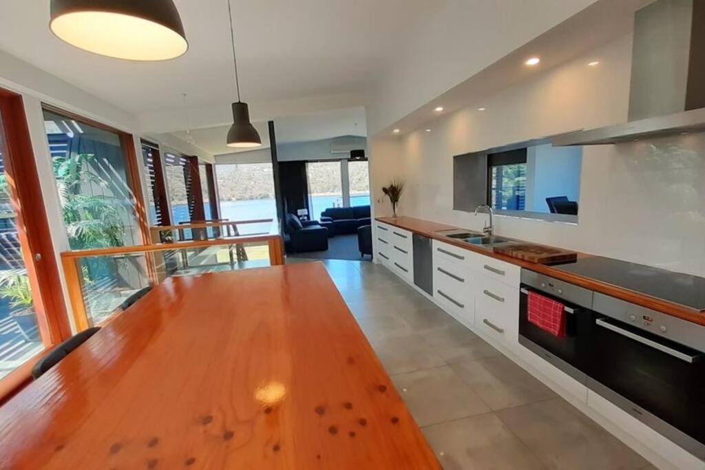 AMAZING 5-Star WATERFRONT RETREAT ON THE RIVERWALK