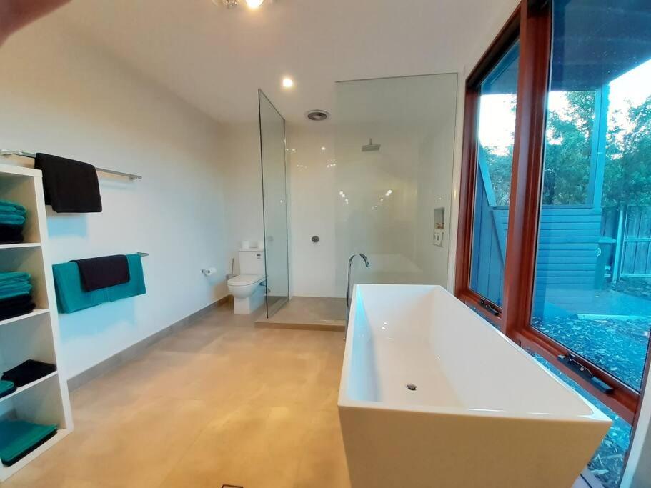 AMAZING 5-Star WATERFRONT RETREAT ON THE RIVERWALK