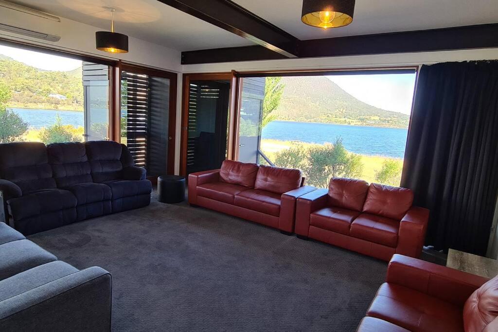 AMAZING 5-Star WATERFRONT RETREAT ON THE RIVERWALK