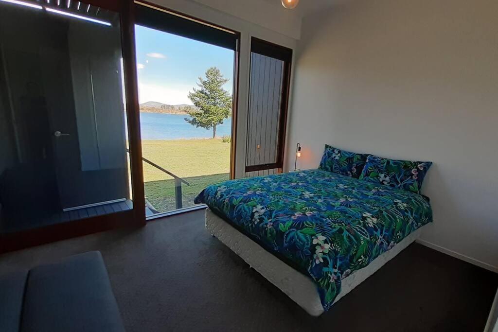 AMAZING 5-Star WATERFRONT RETREAT ON THE RIVERWALK