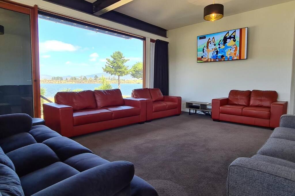 AMAZING 5-Star WATERFRONT RETREAT ON THE RIVERWALK