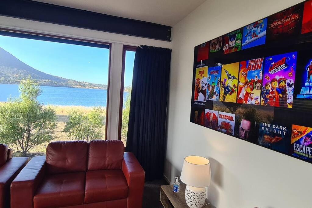 AMAZING 5-Star WATERFRONT RETREAT ON THE RIVERWALK