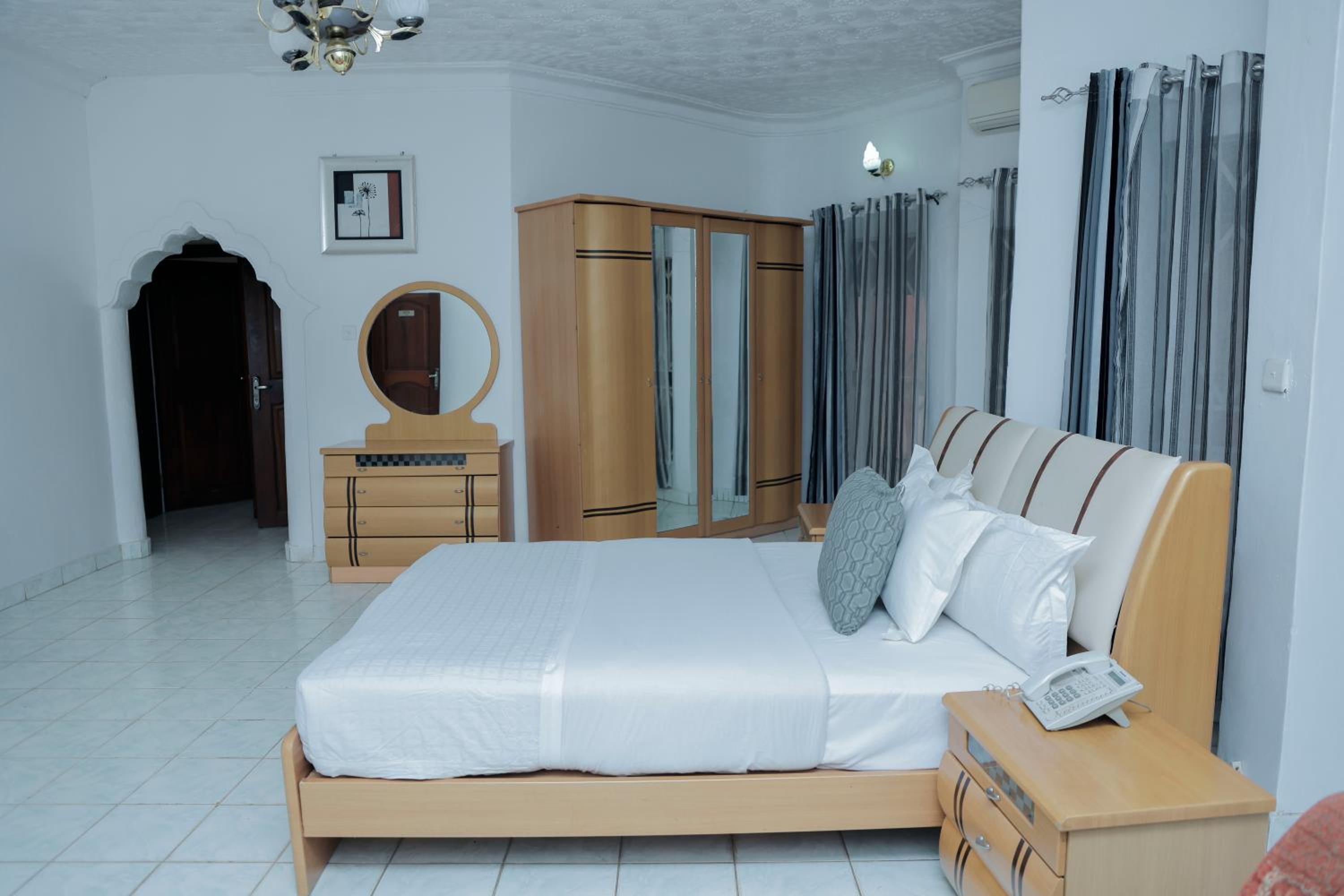 Romalo Hotel & Apartments