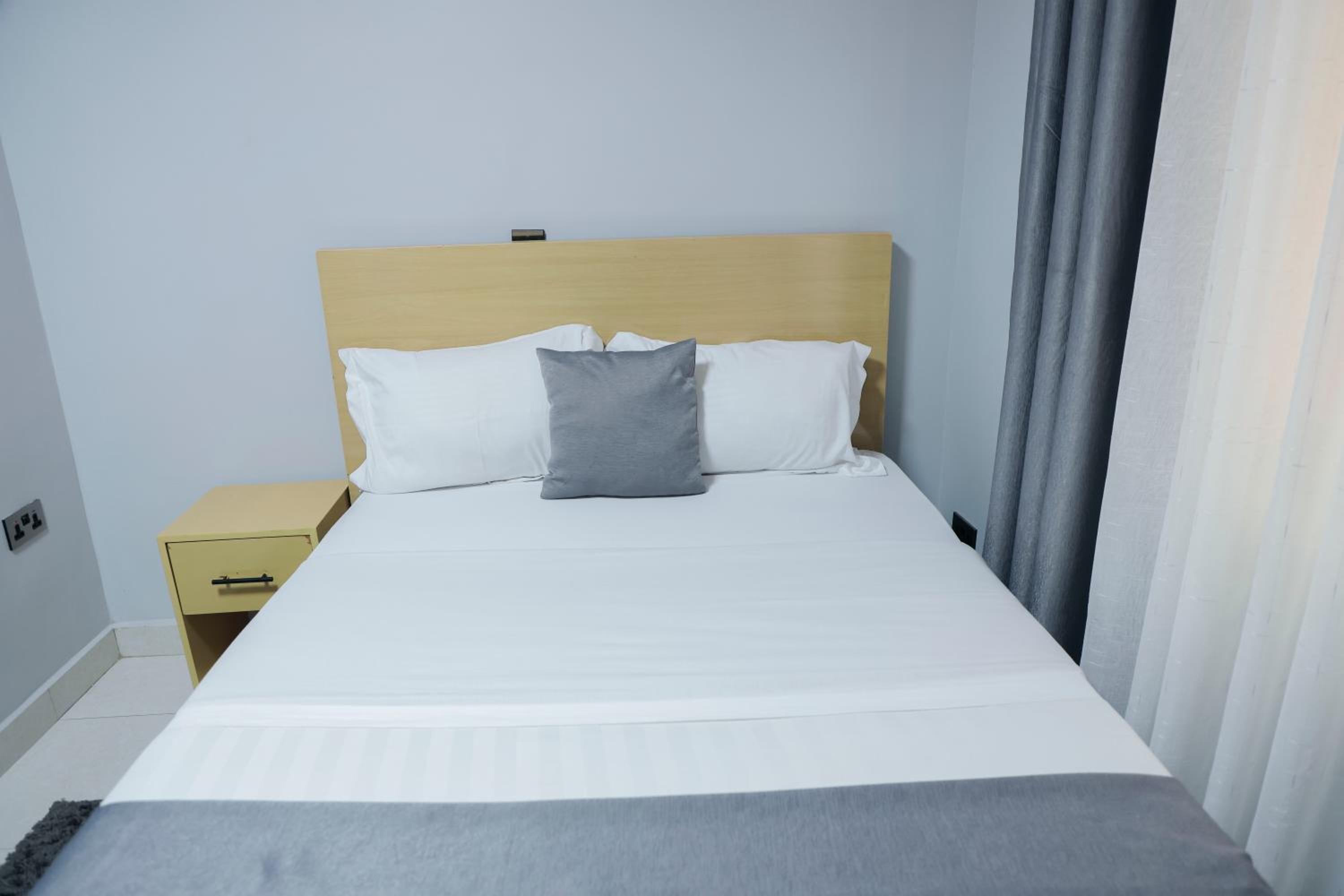 Romalo Hotel & Apartments