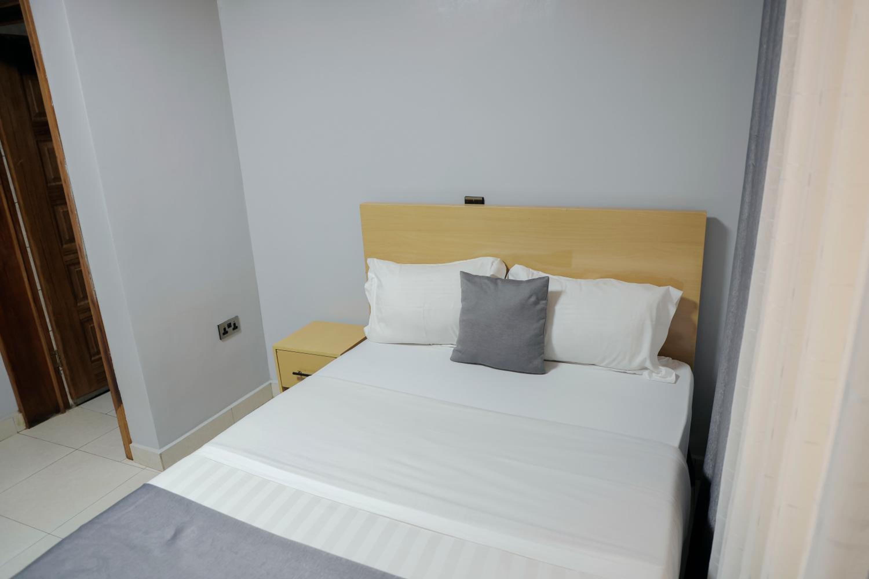 Romalo Hotel & Apartments