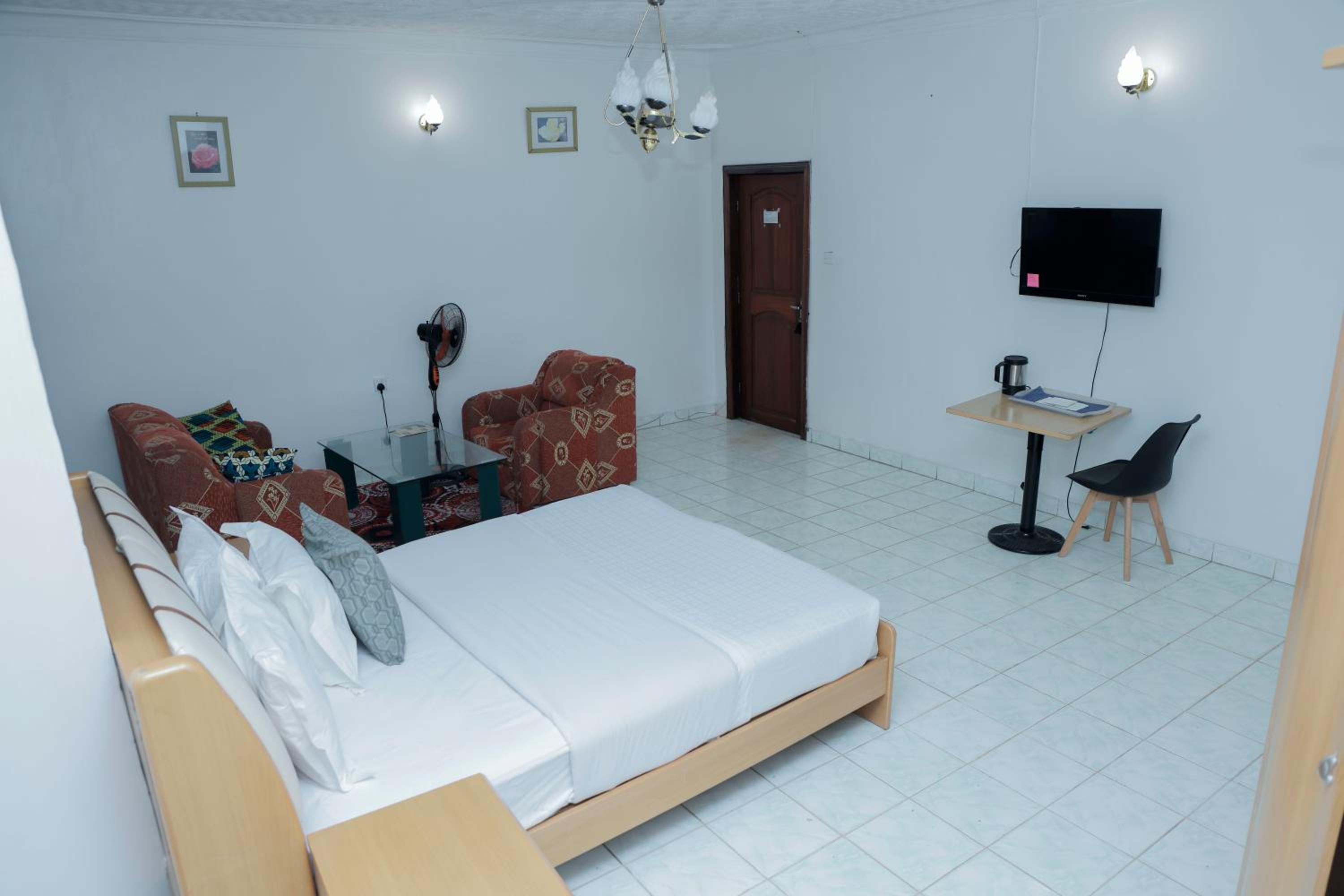 Romalo Hotel & Apartments