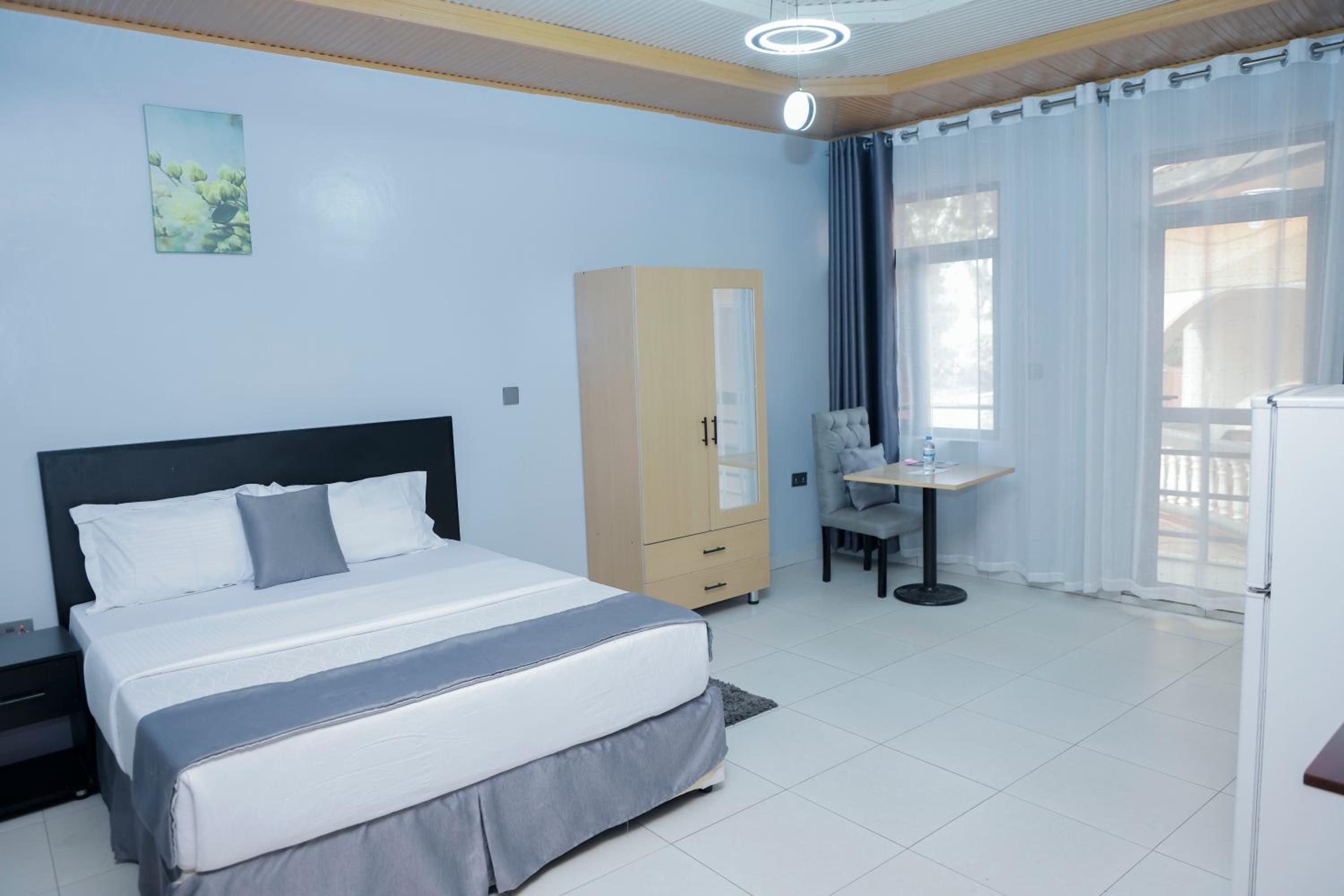 Romalo Hotel & Apartments