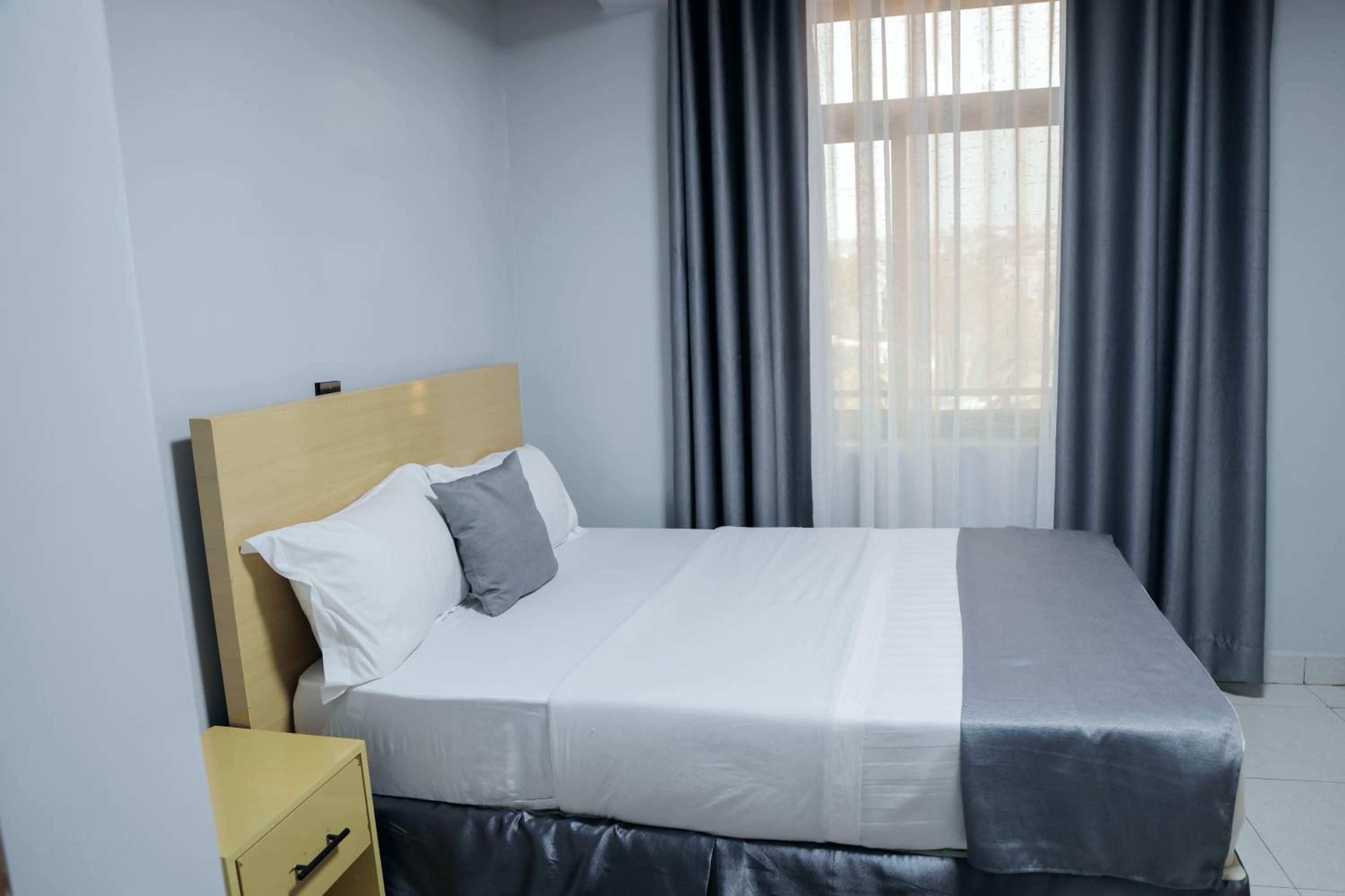 Romalo Hotel & Apartments