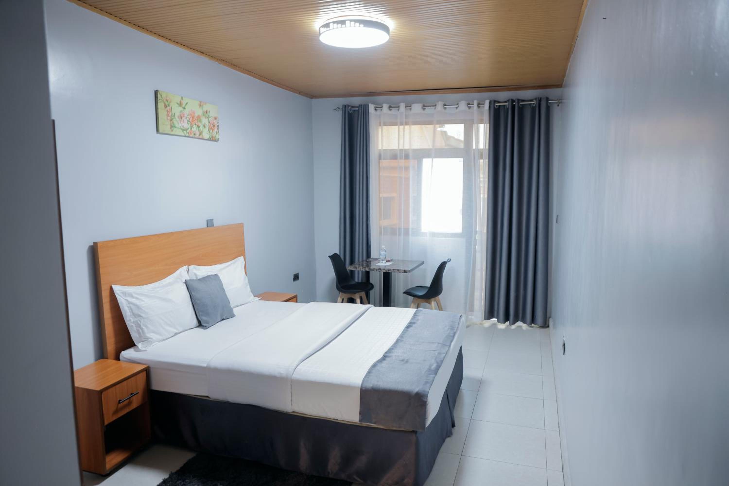 Romalo Hotel & Apartments