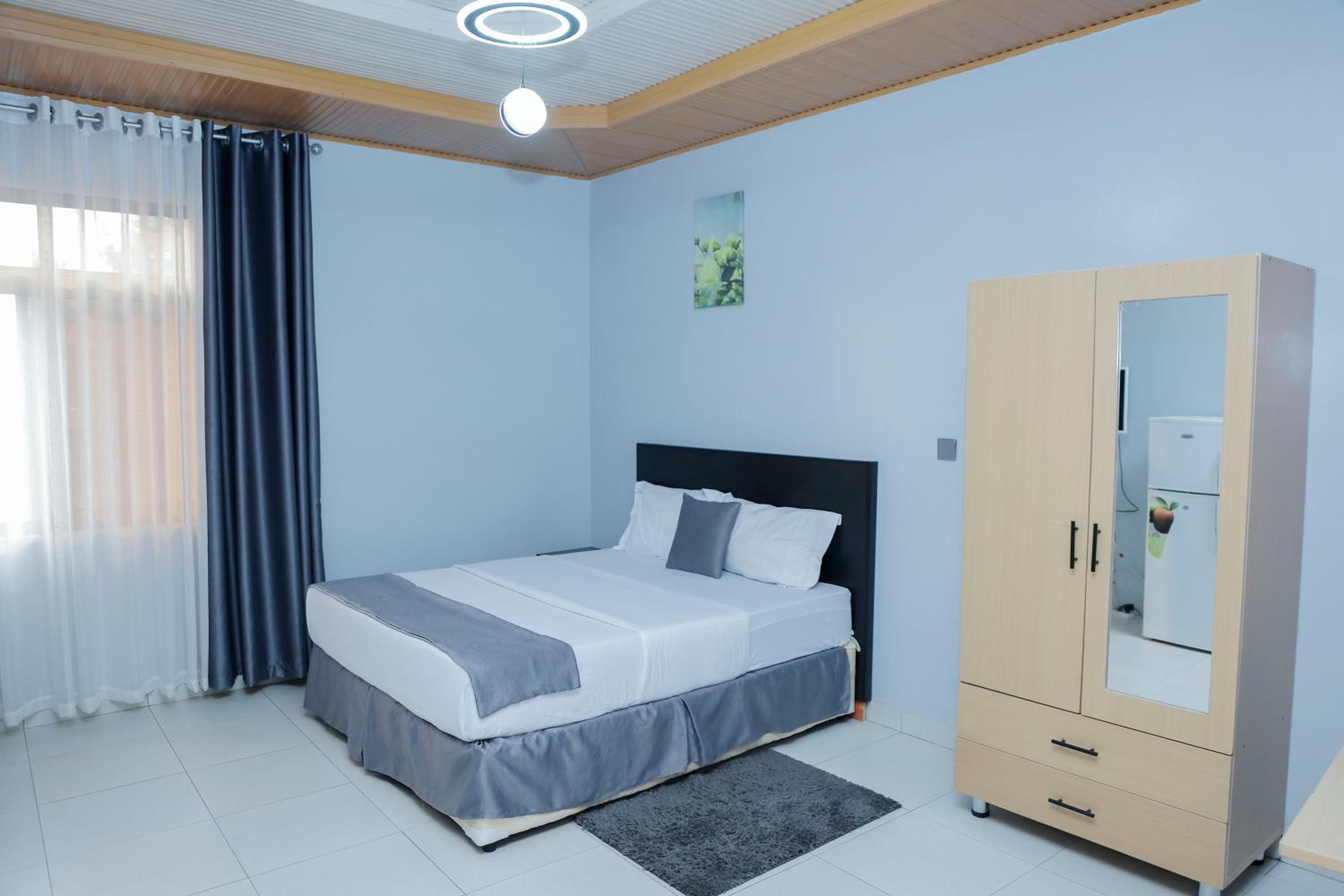 Romalo Hotel & Apartments
