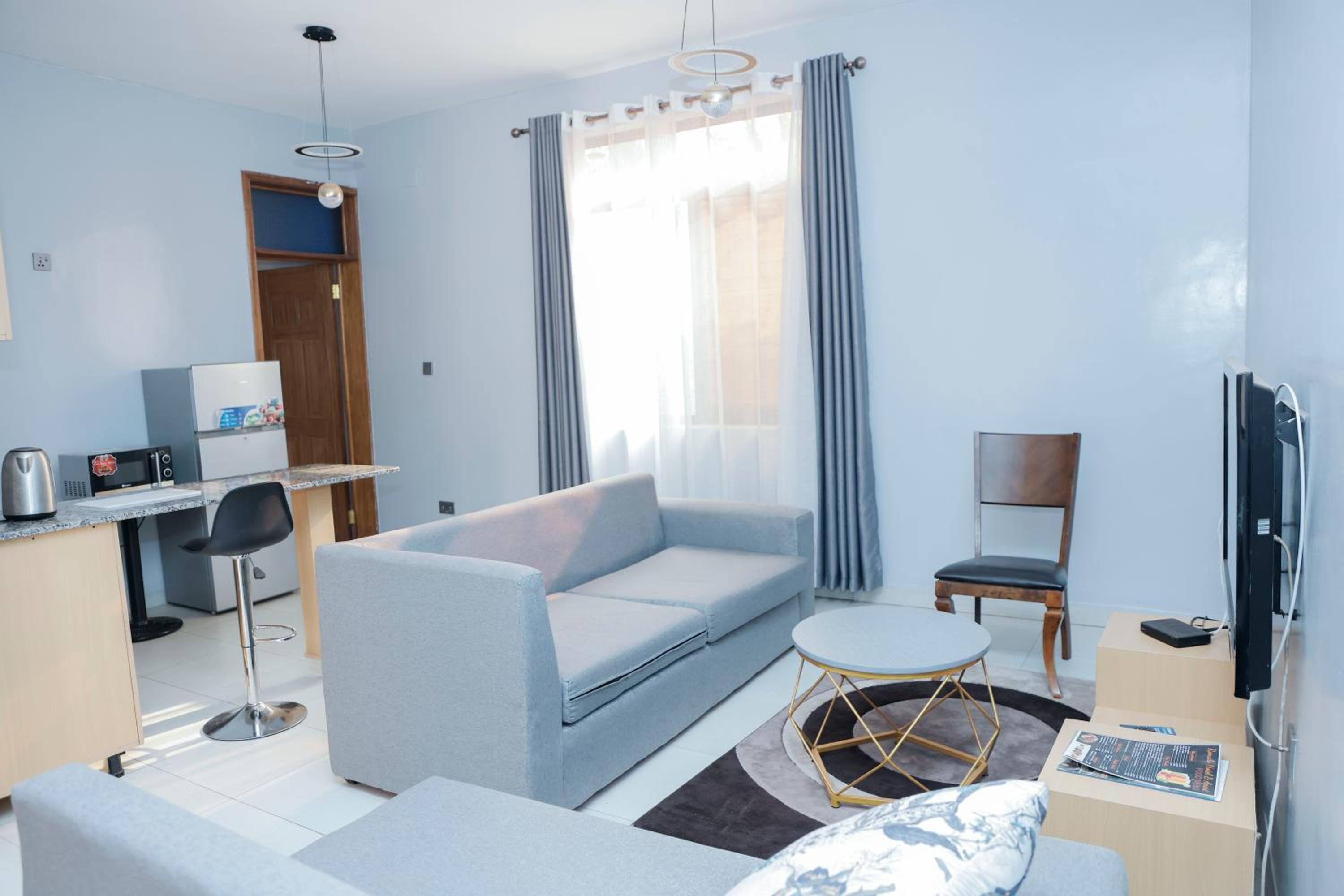 Romalo Hotel & Apartments