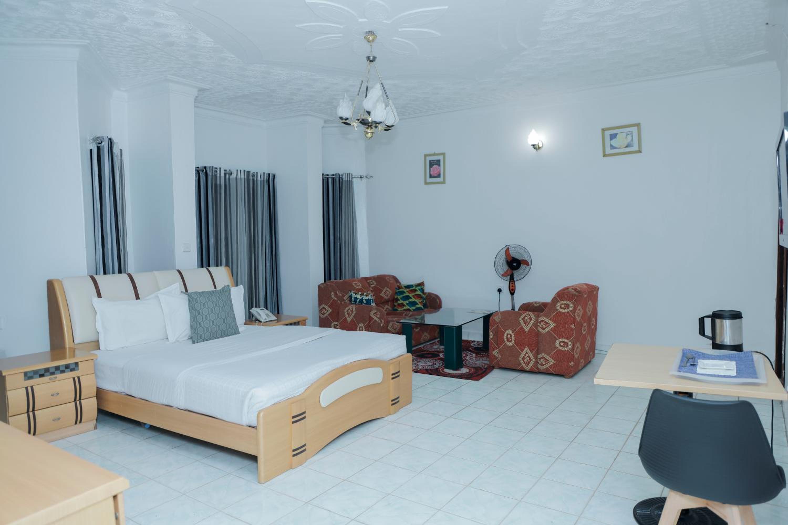 Romalo Hotel & Apartments