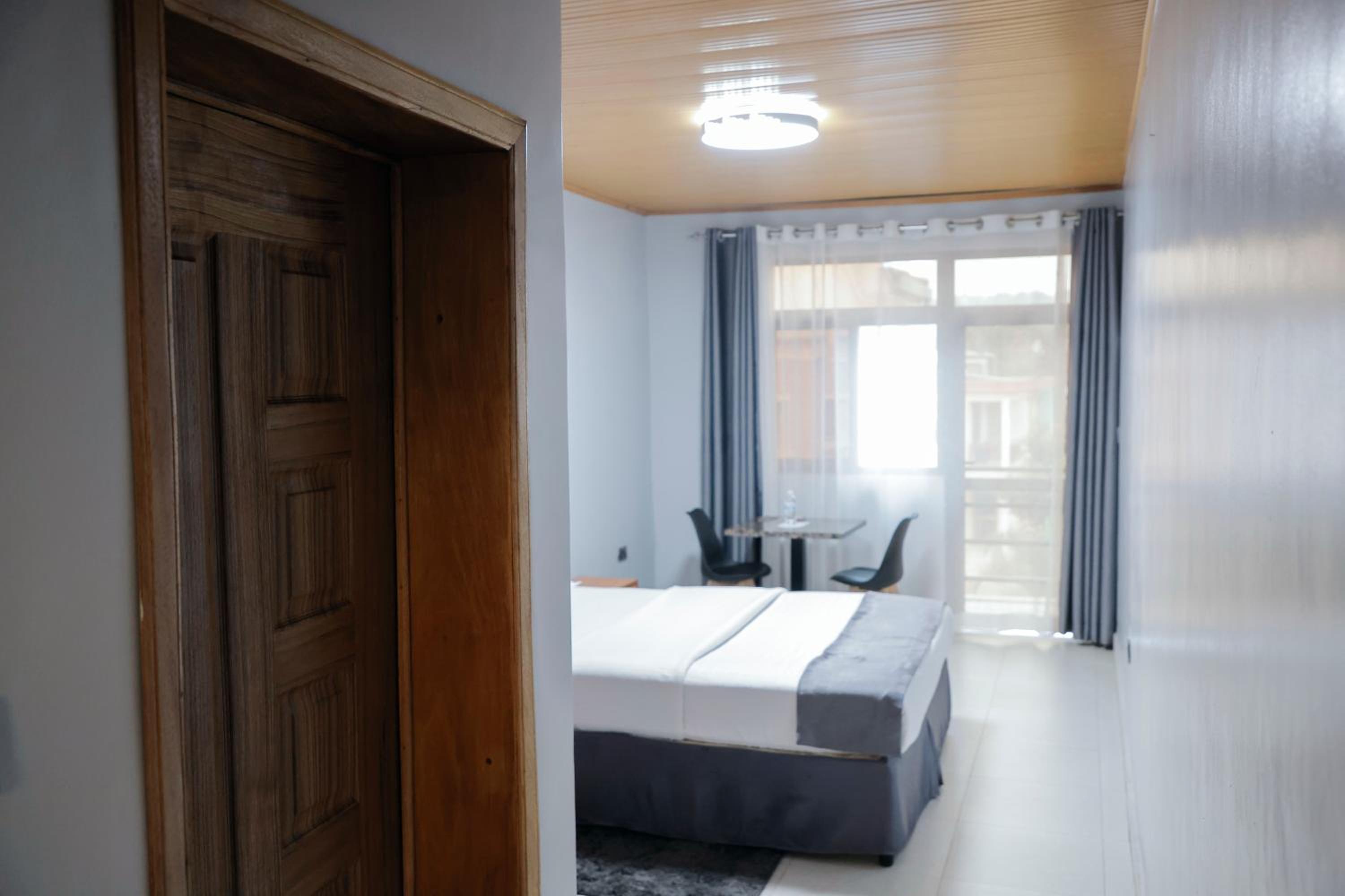 Romalo Hotel & Apartments