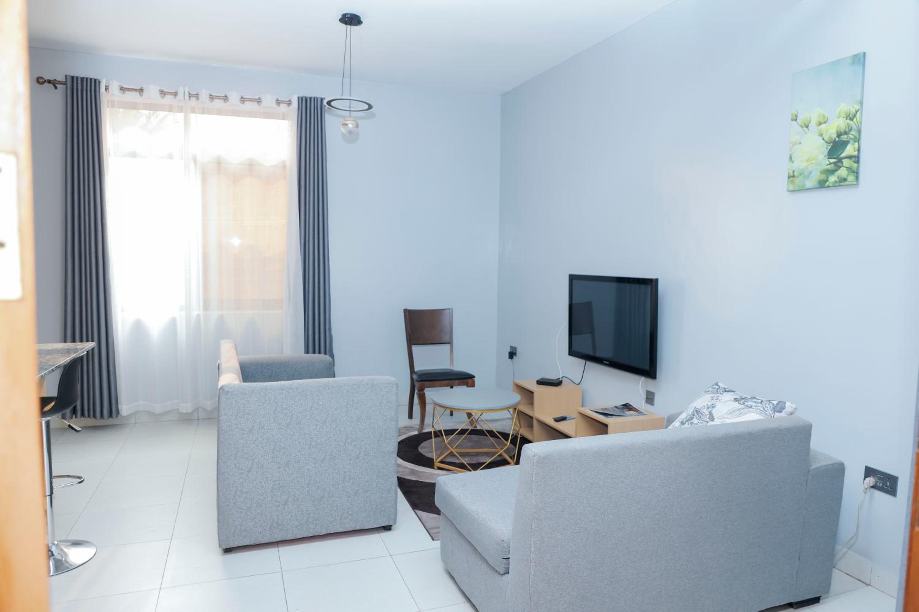 Romalo Hotel & Apartments